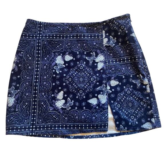Urban Outfitters Navy Blue Bandana Strawberry Print Mini Skirt Med Cottagecore - Picture 1 of 13